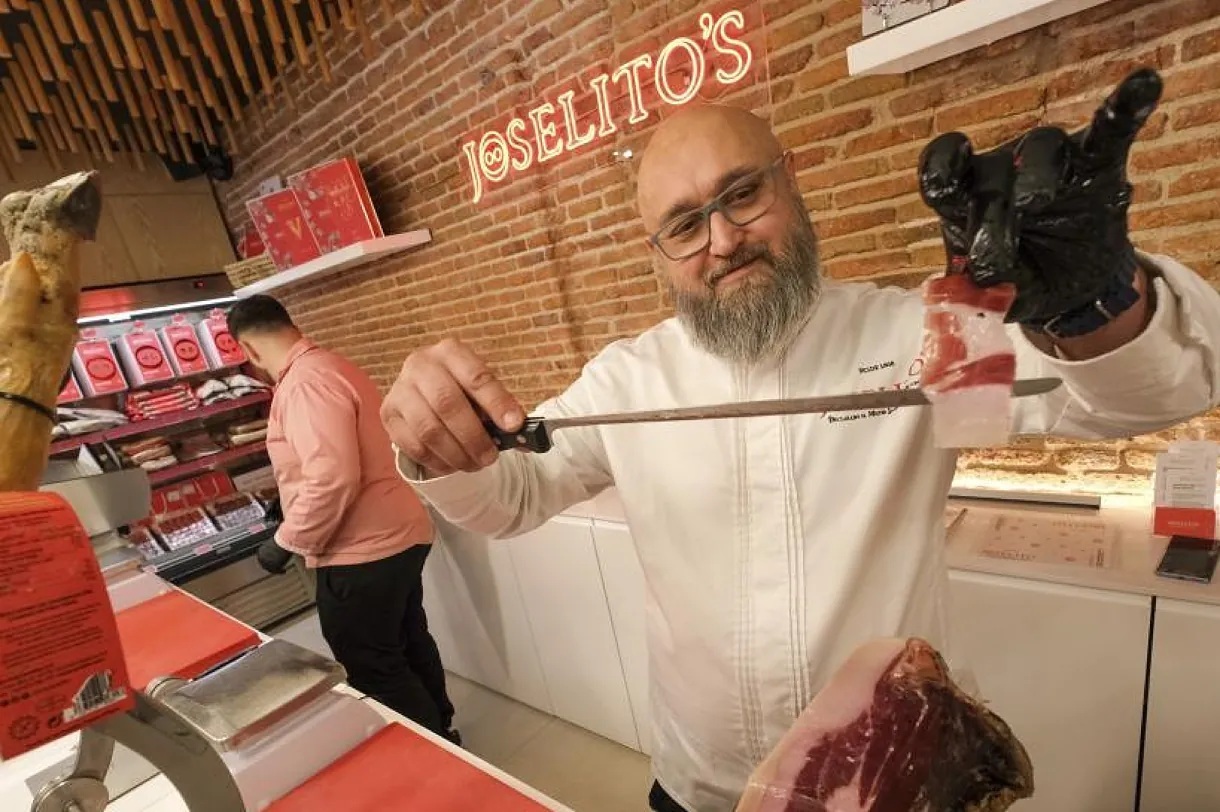 Ernesto Soriano, hace unos d�as, en el local de Joselito Vel�zquez.JAVIER CUESTA