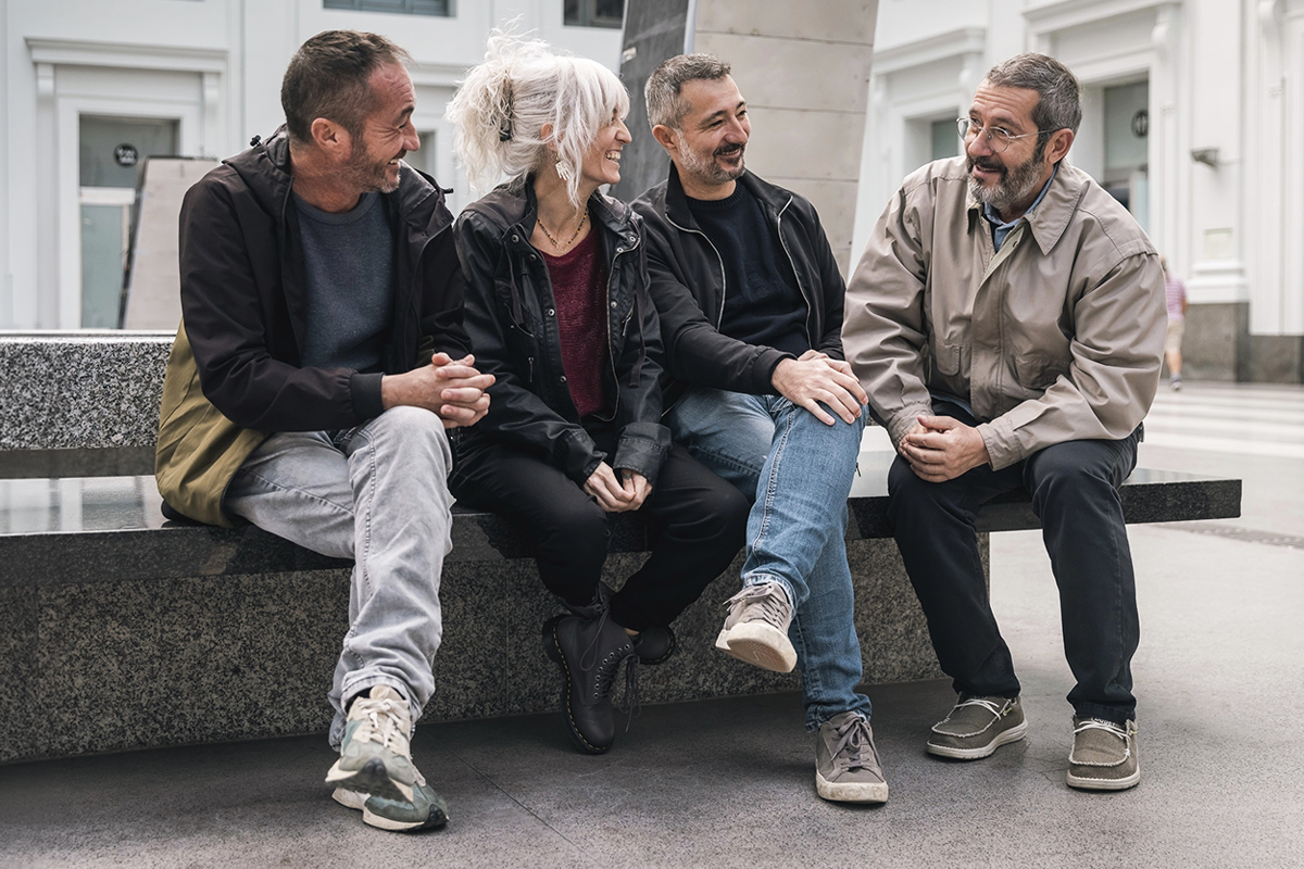 Richi, Elvira y Ram�n regresan con Carles Porta a la estaci�n en la que fueron abandonados.