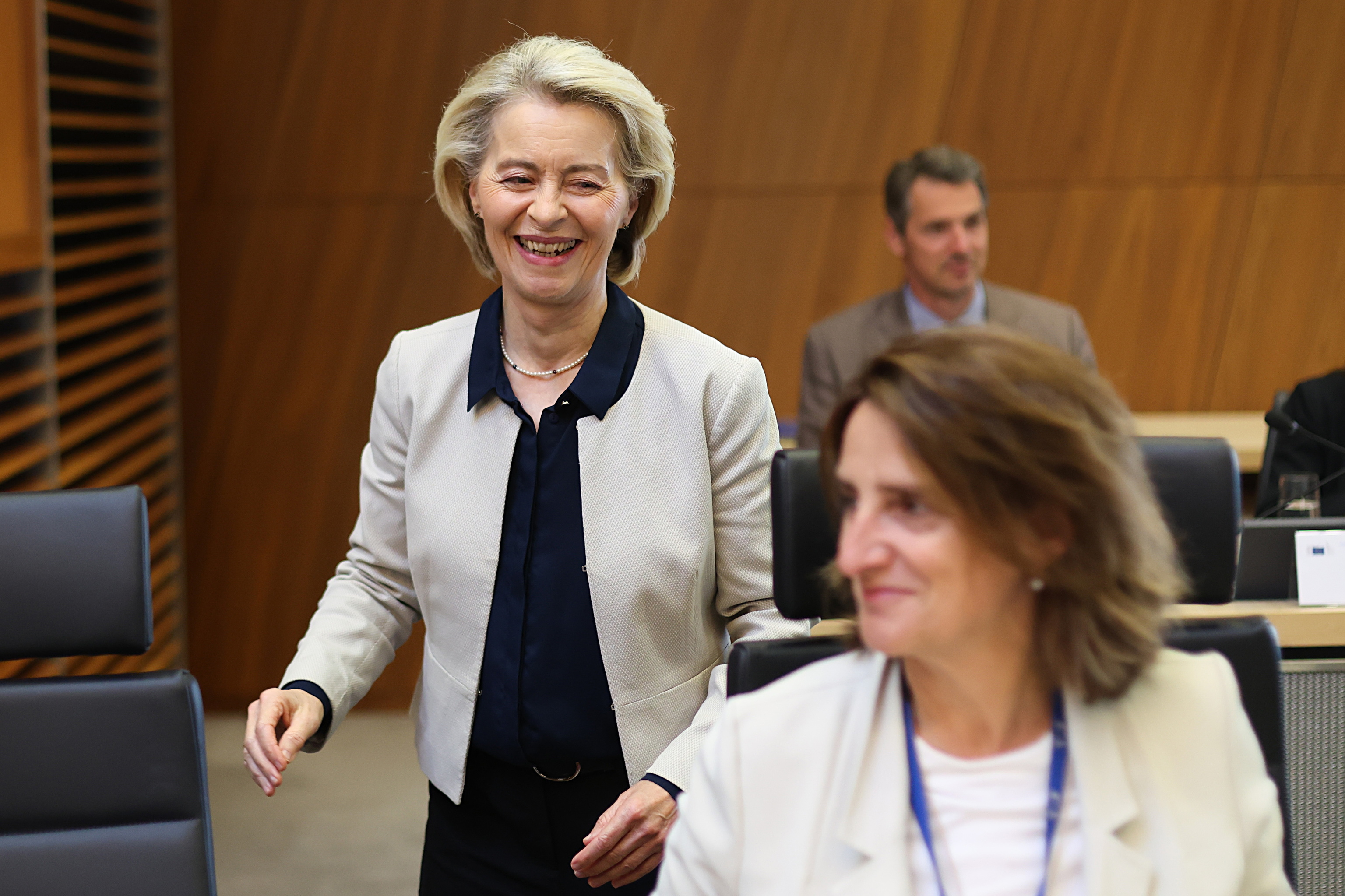 La presidenta de la Comisi�n Europea, Ursula von der Leyen, y la vicepresidenta europea de transici�n Justa, Limpia y Competitiva, Teresa Ribera, esta semana en Bruselas.