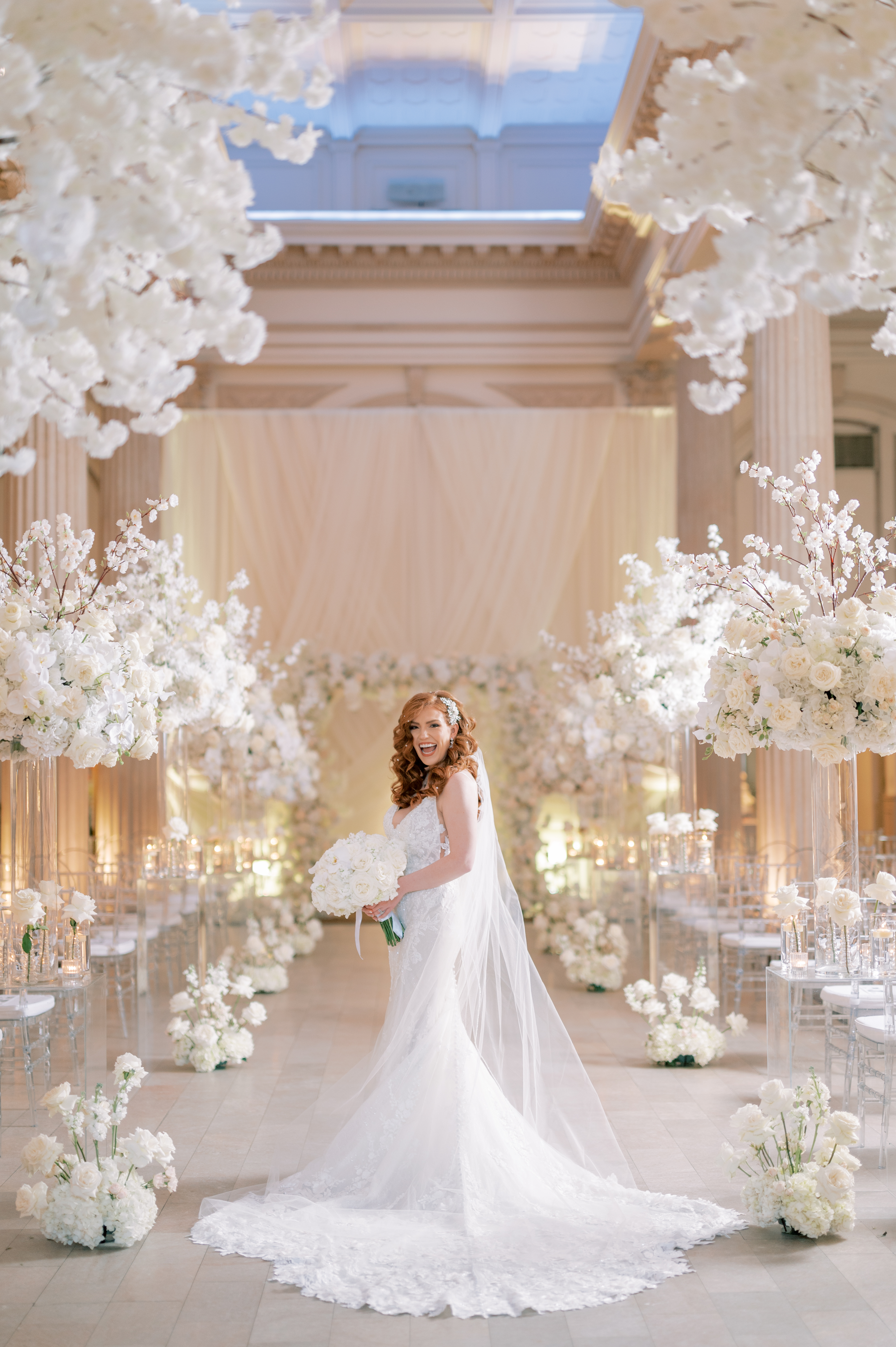 Mountaintop Stars to Art Deco Dreams: Florida Wedding With a Fantasy of White Flowers