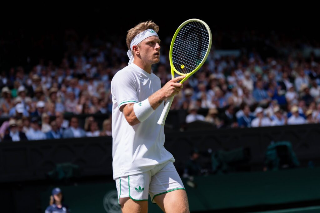 Wimbledon: Davidovich Fokina beats Fucsovics 3-0