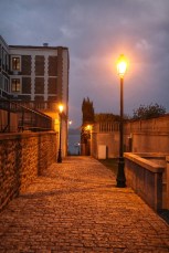 Dinard (Ille-et-Vilaine). Passage Solidor à la tombée de la nuit - 17/04/2022