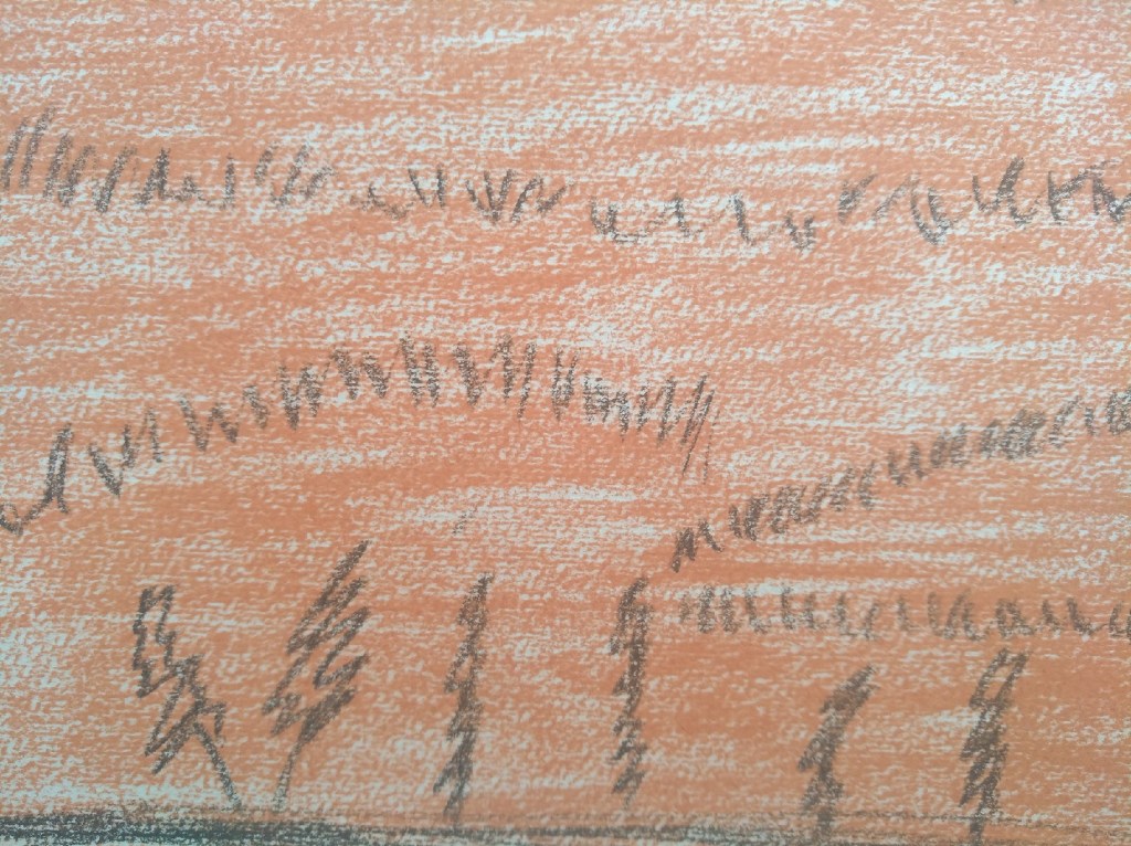 Eine handgezeichnete Skizze, die eine Landschaft darstellt, mit sanften Hügeln und stabilen Linien, die möglicherweise Bäume oder Pflanzen symbolisieren, alles auf orangenem Hintergrund.