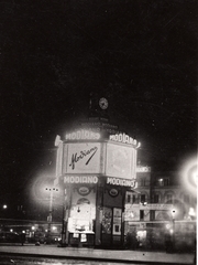Magyarország, Budapest VI., Nyugati (Berlini) tér, "Banán sziget"., 1935, Heinzely Béla, reklám, neonreklám, hirdetőoszlop, Budapest, Fortepan #129152