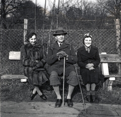 Magyarország, Budapest XII., Svábhegy., 1935, Lovas Rita, pad, bricsesz, bunda, Budapest, Fortepan #131177