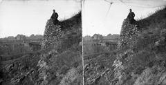 A felvétel 1900 előtt készült., 1900, SZTFH Földtani Szolgálatának gyűjteménye, Eötvös Loránd, sztereófotó, terméskő, sziklán ülni, Fortepan #303151
