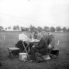 A felvétel 1900 előtt készült., 1900, SZTFH Földtani Szolgálatának gyűjteménye, Eötvös Loránd, Best of, kalap, képarány: négyzetes, asztal, összecsukható szék, társaság, csésze, piknik, Fortepan #303163