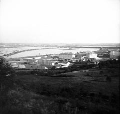 Magyarország, Gellérthegy, Budapest XI., kilátás a Lágymányosi-tó és az Összekötő vasúti híd felé. A felvétel 1900 körül készült., 1900, SZTFH Földtani Szolgálatának gyűjteménye, Eötvös Loránd, képarány: négyzetes, folyópart, látkép, Duna, Budapest, Fortepan #303299