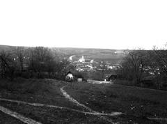 Magyarország, Csobánka, a község látképe, balra a Szent Anna-templom, jobbra a szerb ortodox templom. A felvétel 1900 előtt készült., 1900, SZTFH Földtani Szolgálatának gyűjteménye, Eötvös Loránd, ösvény, látkép, Fortepan #303303