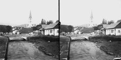 Szlovákia, Dobsina, kőhíd a Sajó felett, háttérben az evangélikus templom. A felvétel 1900 előtt készült. A kép forrását kérjük így adja meg: Fortepan / MMKM. Levéltári jelzet: MMKM TTFGY 2019.1., 1900, Magyar Műszaki és Közlekedési Múzeum / Eötvös Loránd, Eötvös Loránd, sztereófotó, templom, patak, kőhíd, Fortepan #303337