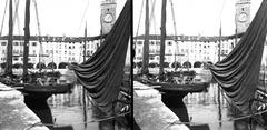 Olaszország, Riva del Garda, Piazza 3 Novembre, középen a Apponale-torony (Torre Apponale). A felvétel 1900 előtt készült. A kép forrását kérjük így adja meg: Fortepan / MMKM. Levéltári jelzet: MMKM TTFGY 2019.1., 1900, Magyar Műszaki és Közlekedési Múzeum / Eötvös Loránd, Eötvös Loránd, sztereófotó, toronyóra, vitorla, Fortepan #303342