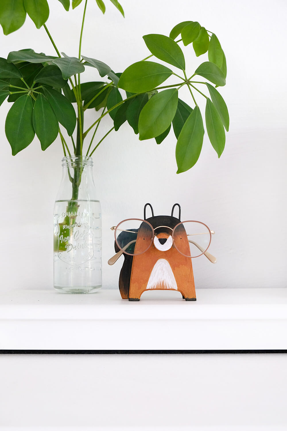 Niedlicher Brillenhalter aus Holz in Eichhörnchenform - Gingered Things