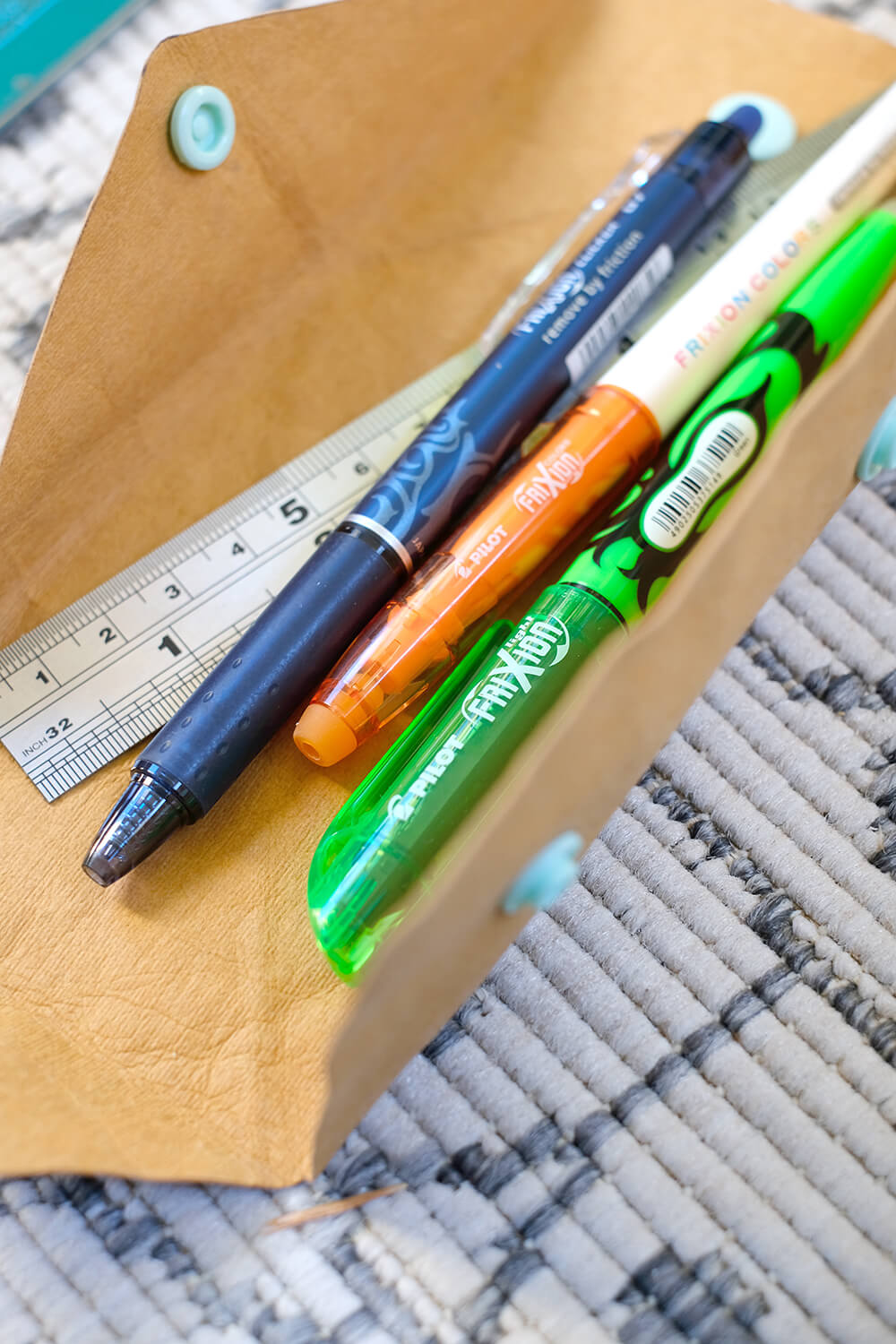 DIY Mäppchen / Etui für Stifte aus Nähpappe mit FriXion - Gingered Things