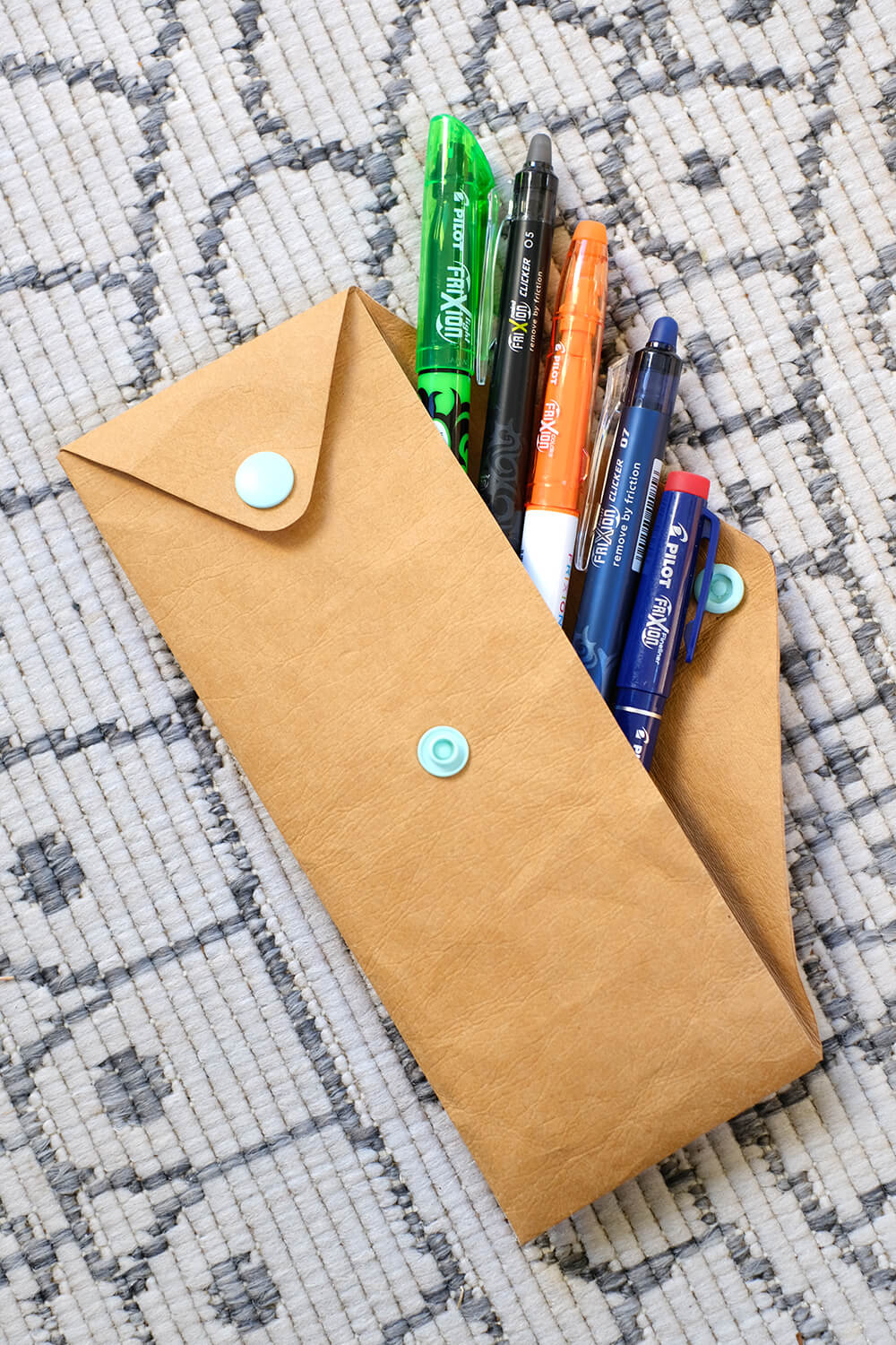 DIY Mäppchen / Etui für Stifte aus Nähpappe mit FriXion - Gingered Things