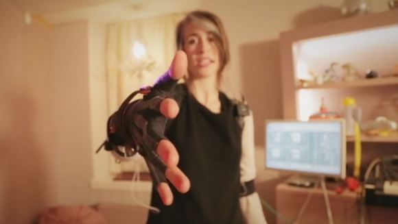 Imogen Heap wearing her Mi.Mu gloves