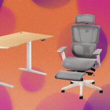 A Flexispot E7 desk and C7 chair appear on a purple and orange abstract bubble background.