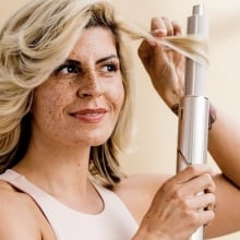 person curling hair with shark flexstyle