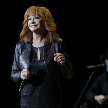 Reba McEntire in an all black get up.