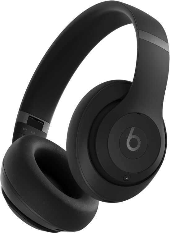 black pair of beats studio pro