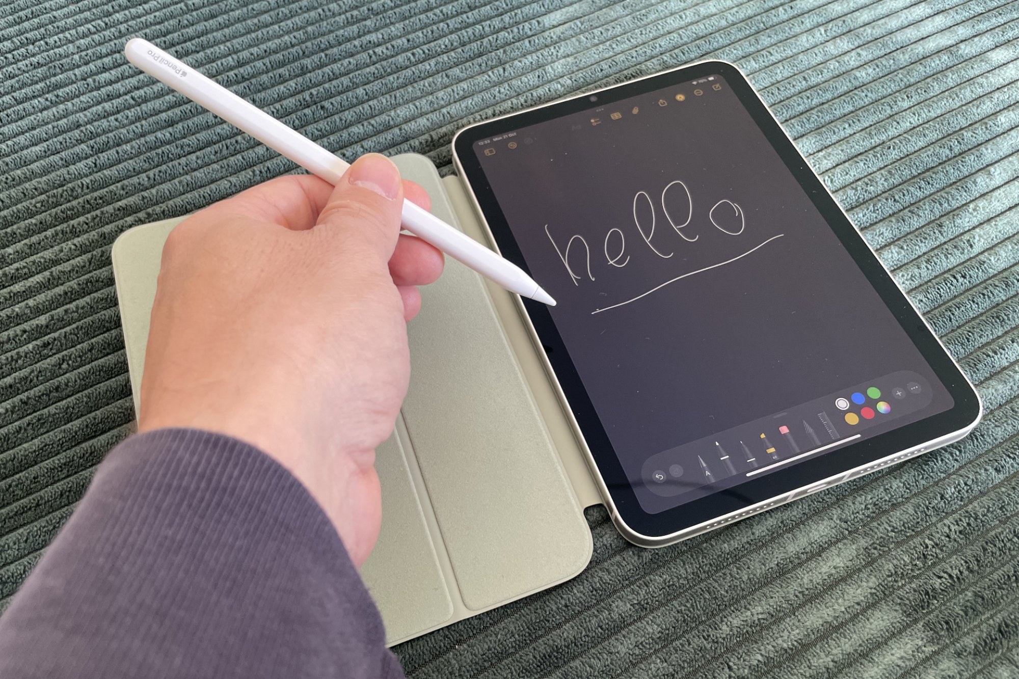 A demonstration of the Apple iPad mini with Pencil Pro.