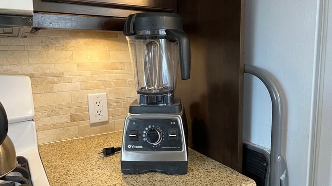 vitamix 750 blender on countertop