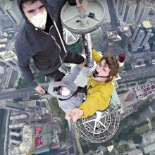 Daredevils scale Chinese skyscraper just for the selfie