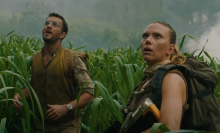 Jonathan Bailey and Scarlett Johannsson in "Jurassic World Rebirth."