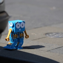 Adorable miniature robot is teaching kids mechanical engineering