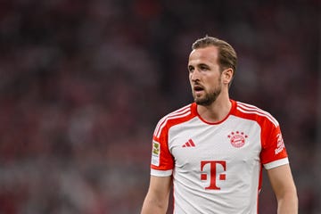 harry kane looks thoughtful as he plays football for bayern munich