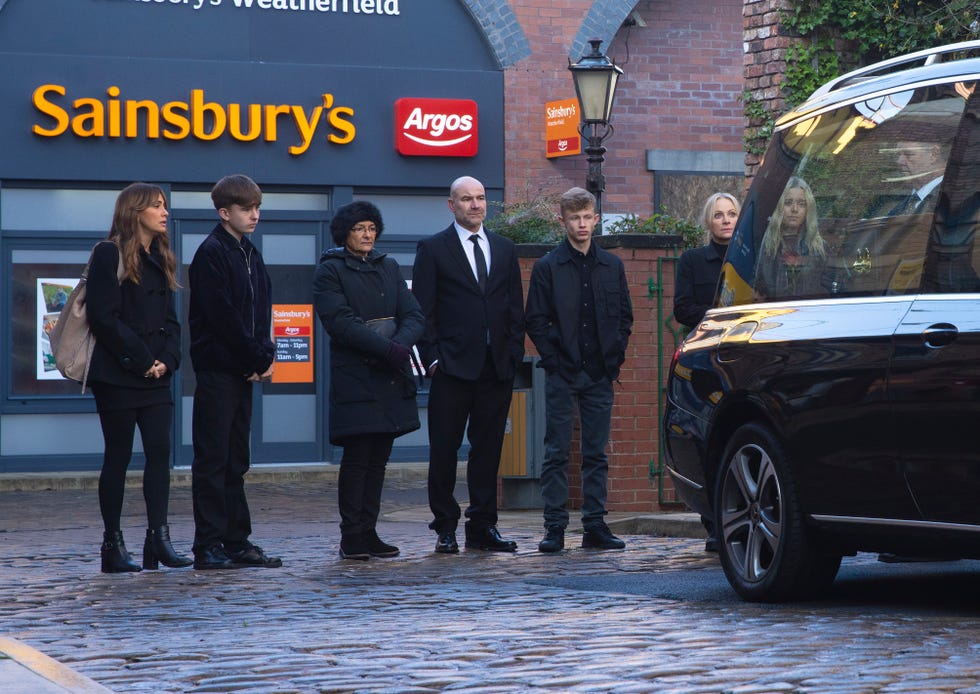 embargo 040225 0001 maria, connor, dylan wilson, yasmeen, tim, liam, lisa, coronation street