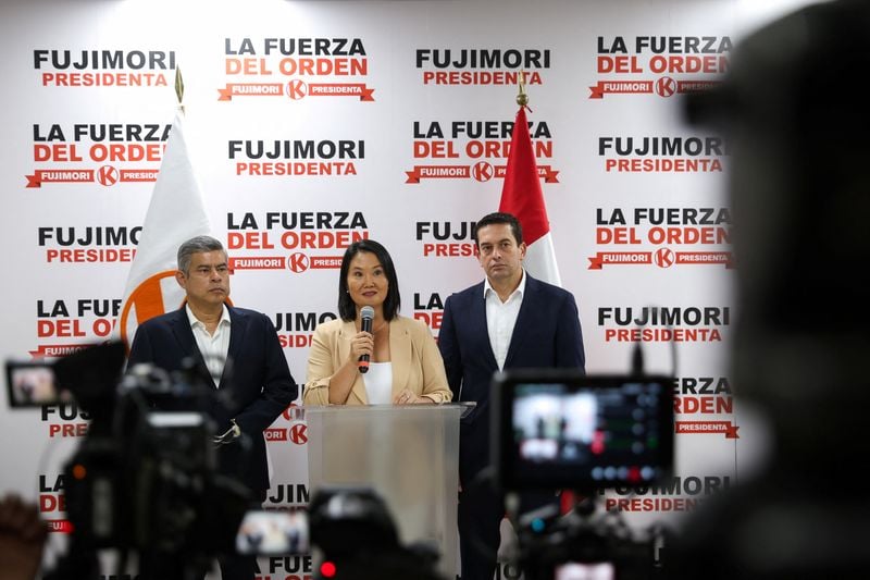 © Reuters. Popular Force presidential candidate Keiko Fujimori holds a press conference after the National Jury of Elections (JNE) announced that she will advance to a runoff election on June 7, in which she will compete for the presidency of Peru against candidate