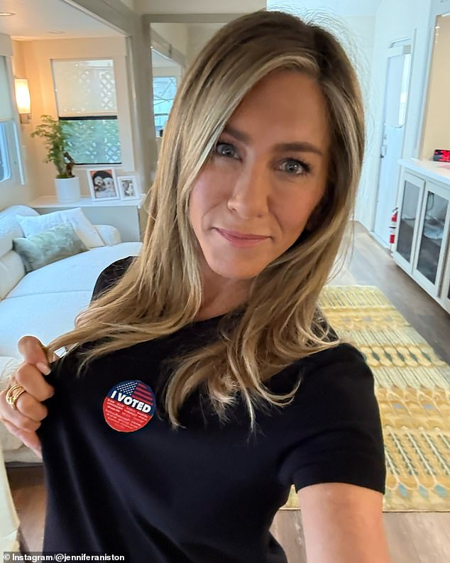 Jennifer Aniston has shared an interesting detail about her dressing room as she urges fans to vote. Aniston, who appeared to be in her dressing room, had framed pictures on a table next to a sofa