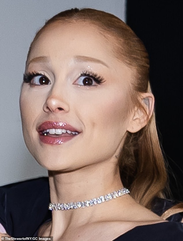 Make-up artist Gabor Kerekes fully contoured Ariana's complexion and applied long lashes as well as her glossy pout