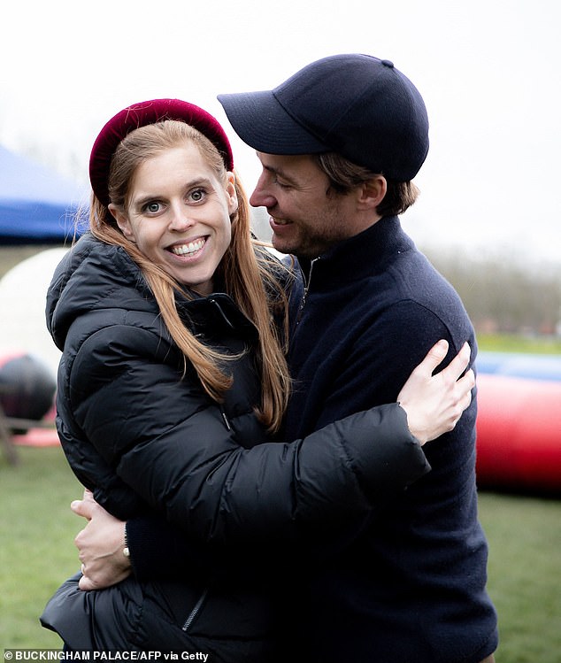 Princess Beatrice sported a natural look as she and husband Edoardo Mapelli Mozzi announced her second pregnancy in October