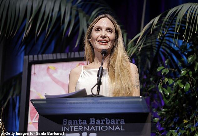 While accepting the Maltin Modern Master Award, Angelina praised her mother for always supporting her acting career after giving up her own dreams of becoming a creative