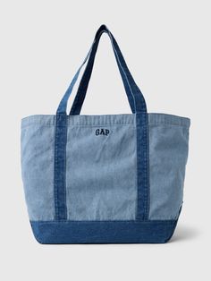 Soft cotton denim tote bag.  Shoulder straps at top.  Inner pocket with zipper.  Embroidered mini Gap arch logo at front.  Responsibly Made: This denim bag s is part of our water-saving Washwell program.  Compared with conventional wash methods, Washwell uses at least 20% less water and has saved over a billion liters of water since 2016.  This product was made in a factory that invests in gender equality and women’s empowerment.  Through RISE Reimagining Industry to Support Equality) and Gap In Tote Bags With Zipper, Tote Bag Outfit, Jean Bag, Tote Bag With Zipper, Mom Bag, Aesthetic Tote Bag, Knitting Tote Bag, Gap Logo, Arch Logo