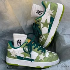 Lasaky - Pentagram Design Couple Casual Skate Shoes with Color Block Fashion Sports Shoes Black And Green Shoes, Cool Shoes Outfit, 2022 Shoes, Shoes Reference, Office Sneakers, Couple Sneakers, Green Clothes, Colour Blocking Fashion, Pentagram Design