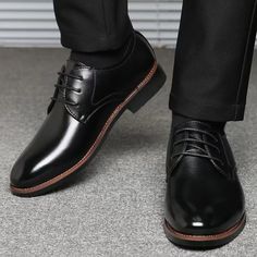 Product Show Formal Flats, Business Flats, Branded Shoes For Men, Shoes Business, Mens Shoes Black, Dress Leather, Shoe Pattern, Business Dress, Leather Dress Shoes