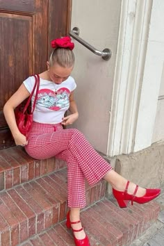 Mary Jane Shoes Outfit, Gingham Outfit, Valentines Outfits, Red Outfit, Mode Inspo, Outfit Inspo Fall, Jane Shoes, Hello Spring, Feminine Outfit