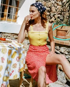 Tomato Girl, Beige Outfit, Jeanne Damas, Daily Fashion Inspiration, Peasant Style, Italian Summer, French Girl