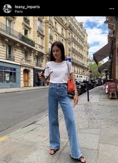 Wide Leg Outfit, Bootcut Jeans Outfit, Jeans Outfit Spring, Wide Leg Jeans Outfit, Look Jean, Yellow Jeans, Jeans Outfit Summer, Quoi Porter, Outfit Primavera