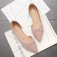 SPECIFICATIONSUpper Material: flockToe Shape: Pointed ToeStyle: Korean styleSize: 34 35 36 37 38 39 40 41 42 43 44 45Season: SummerPattern Type: SolidOutsole Material: TPROrigin: CN(Origin)Occasion: CasualModel Number: 7412Model Number: 568756Listing season: Spring 2019Lining Material: PUItem Type: FlatsInsole Material: PUHelp surface material: SuedeFlats Type: BasicFit: Fits true to size, take your normal sizeFashion Element: ShallowDepartment Name: AdultColor classification: pink, blackClosure Women Casual Flats, Flats Shoes Comfortable, Black Pure, Point Shoes, Casual Flat Shoes, Women Flats, Pointed Toe Shoes, Pink Heels, Pointed Toe Flats