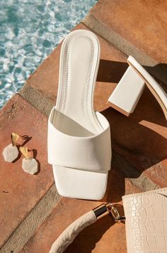 Jean Beige, White Block Heels, Single Sole Heels, Block Heel Mules, Pretty Sandals, Shoes Heels Classy, Fashion Shoes Heels, Heel Accessories, Summer Heels