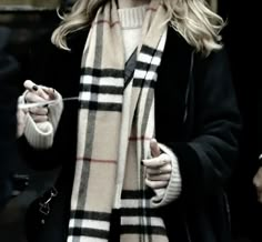 Preppy Ivy League Aesthetic, Ivy League Aesthetic, Estilo Indie, Burberry Scarf, Ivy League, Autumn Aesthetic, French Girl