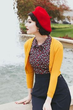 Parisian Style Winter, Parisian Style Decor, Sarah White, Yellow Cardigan, Red Hat, Indie Fashion, Fashion Images, 80s Fashion, Cropped Cardigan