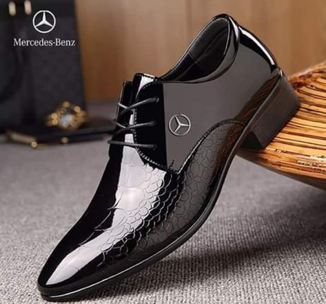 Trendy Shoes For Men, Shoes For Guys, Leather Wedding Shoes, Oxford Shoes For Men, Patent Leather Oxfords, Patent Leather Dress, Leather Wedding, Casual Dress Shoes, Oxford Shoes Men