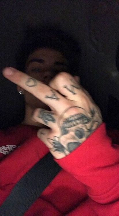 my mood rn Tattoo Boy Aesthetic, Heart Tattoo On Finger, Tatto Boys, Finger Tattoo For Women, Grunge Boy, Bad Boy Aesthetic, Boy Tattoos, Aesthetic Tattoo, Tumblr Boys