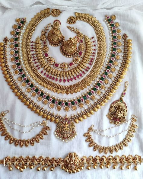 Gold Necklace Set South Indian, Marriage Jewellery Set Gold, Bridal Necklace Set Weddings, Bride Jewellery Indian, Desi Necklace, Antique Gold Bridal Necklace For Wedding And Festivals, Hindu Wedding Jewelry The Bride, Traditional Gold Jewelry Sets With Motifs, Traditional Festive Gold Plated Bridal Necklace