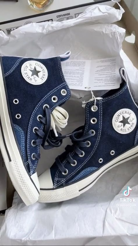 High Top Converse Aesthetic, Converse Bleu, Sneaker Aesthetic, Cute Converse Shoes, Cute Converse, Chuck Taylor All Star Lift, Dr Shoes, Blue Converse, Aesthetic Shoes