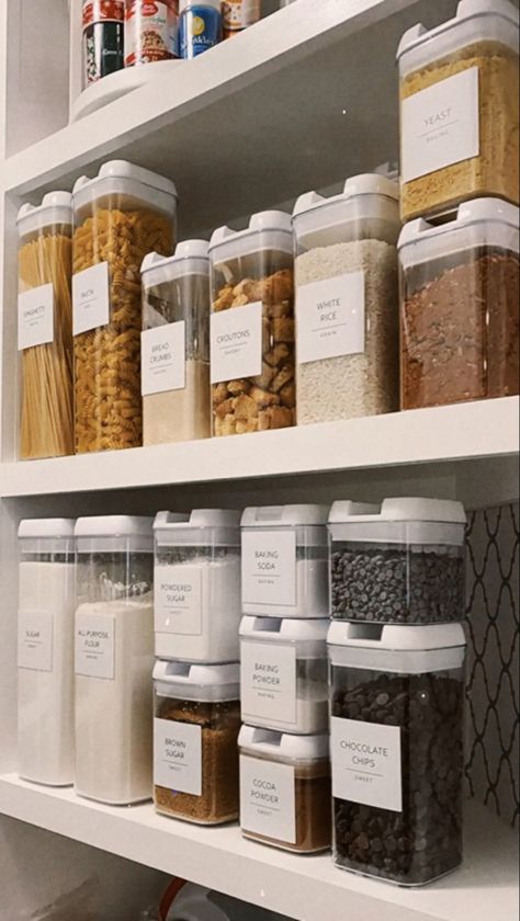 Kitchen Storage Containers Set of 24: Vtopmart 24 Pieces Airtight Food Storage Containers Included, 6 Medium Containers (2 Litres), 12 Small Containers (1.4 Litres), 6 Mini Containers (0.8 Litres) With 24 reusable blackboard labels and 1 white marker pen, you can organise your kitchen and pantry like never before for all your storage needs. Organized Pantry, Kitchen Storage Hacks, Desain Pantry, House Organisation, Small Kitchen Storage, Kitchen Organization Pantry, Kitchen Organisation, Food Storage Container Set, Airtight Food Storage